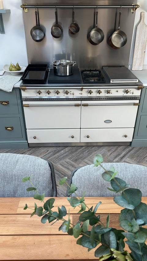 EX-DISPLAY: Lacanche Chalonnais Classic Duel Fuel & Matching Brasserie Hood in Ivory with brass trim