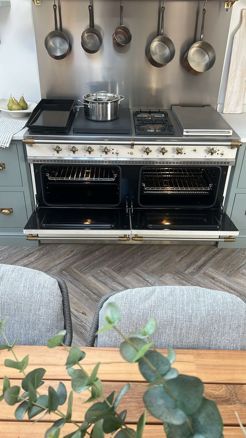 EX-DISPLAY: Lacanche Chalonnais Classic Duel Fuel & Matching Brasserie Hood in Ivory with brass trim