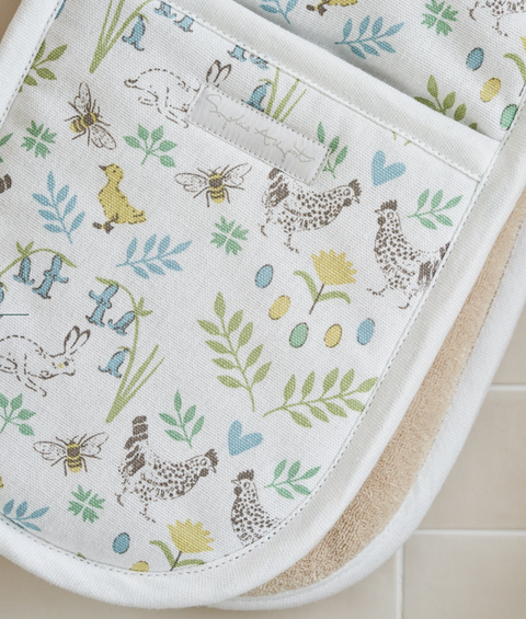 Sophie Allport Double Oven Glove - Spring Chicken